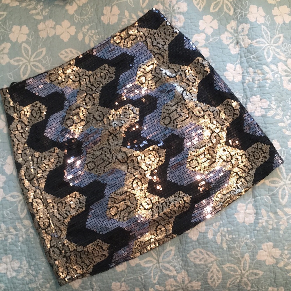 Head turning gold and black sequin mini skirt.